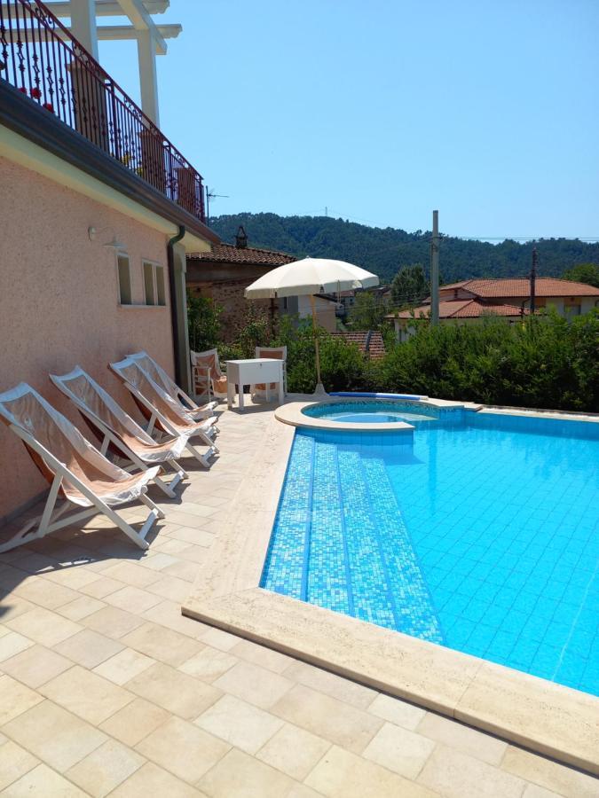 קמאיורה Villa Ester מראה חיצוני תמונה